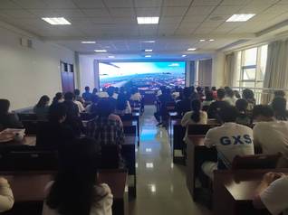 德赢官网师生自发集中收看抗战胜利8...